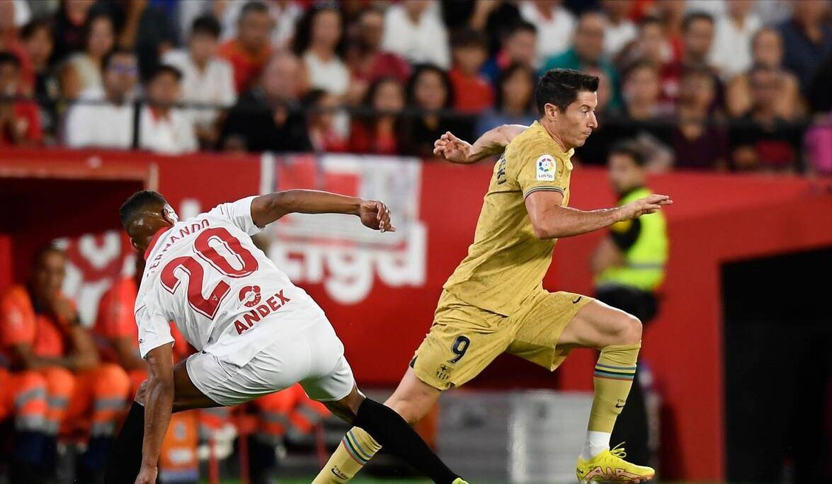 莱万多夫斯基凌空抽射孔德助攻拉菲尼亚打进 最佳巴萨客场3-0塞维利亚