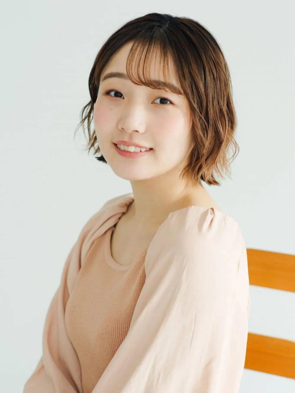 尼卡·七浦,cv:宫本侑芽,属于地球宿舍的二年级机械师,喜欢机甲,对