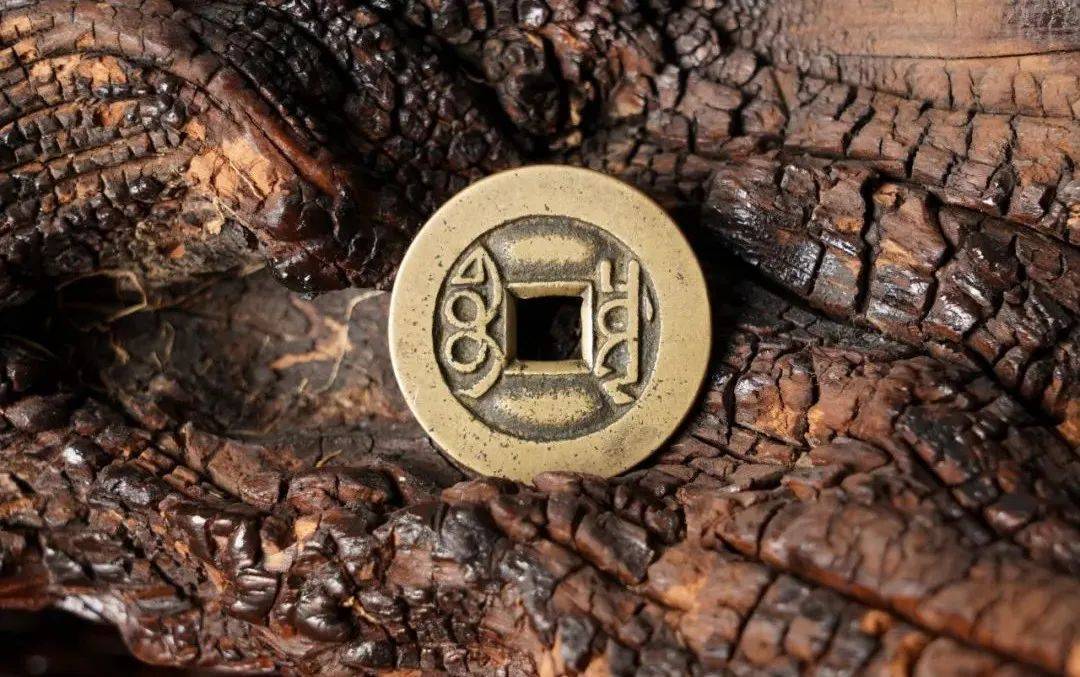 母钱又叫钱模,是古时翻砂铸币的模具,中央和地方财政所制作的标准样板