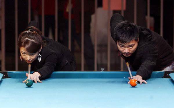 丁俊晖与潘晓婷曾被誉为为金童玉女!丁俊晖生于1987年,今年33岁.