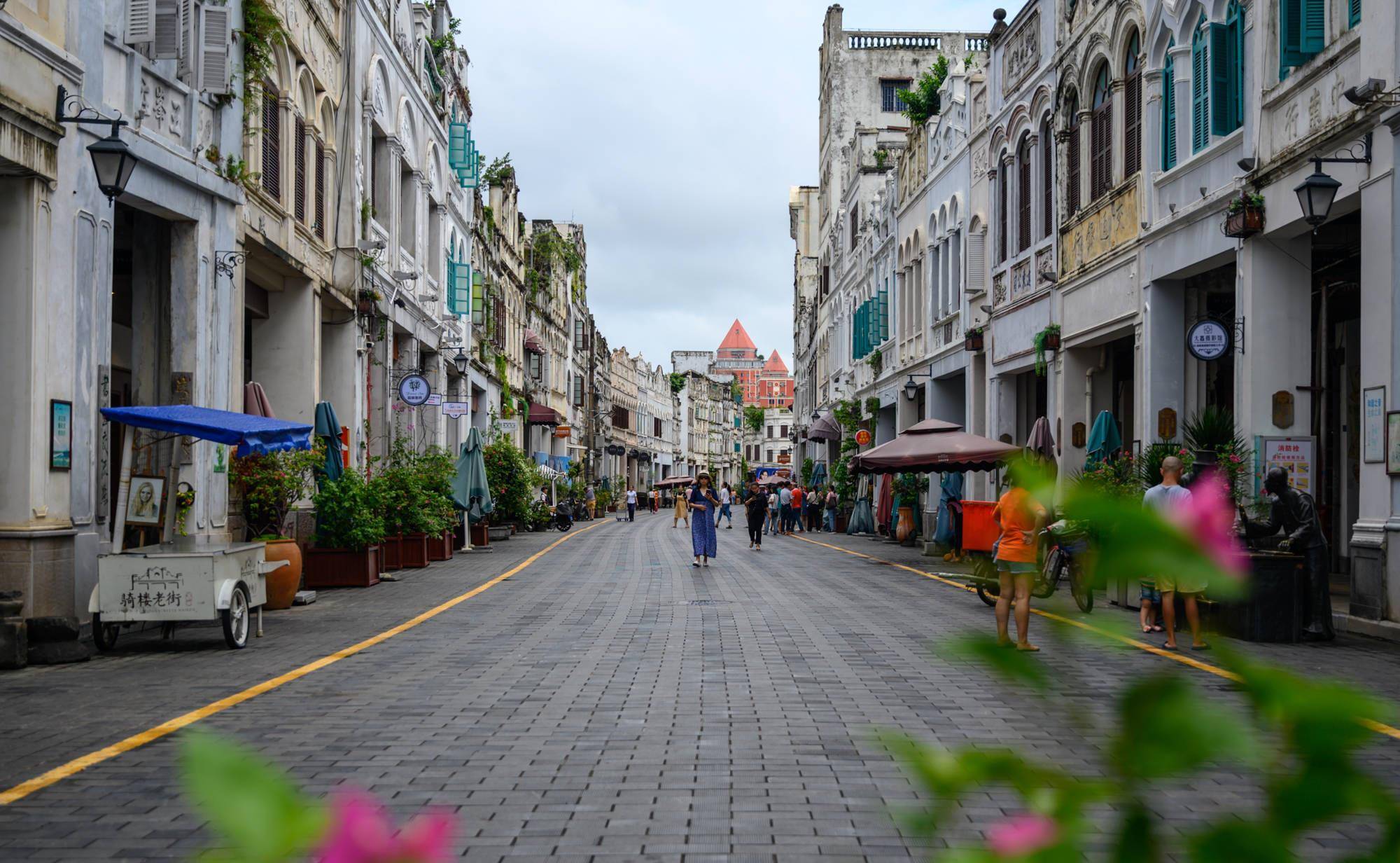 海南最特色的步行街，中国十大历史文化名街之一，至今保存完好