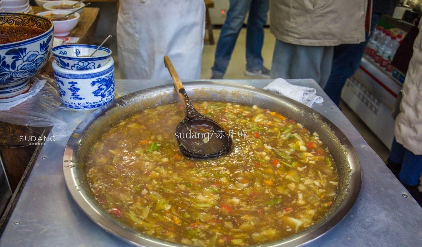 河南胡辣汤与西安胡辣汤哪个更好吃:一碗胡辣汤,南方妹子吃嗨了_早餐