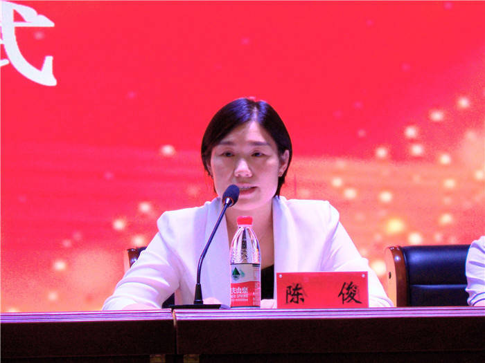 优秀教师代表维桥小学赵淼老师代表获奖教师发言,她表示在今后的教育