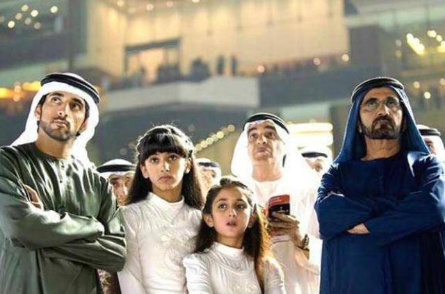迪拜最美公主长大了！18岁被包办婚姻儿女双全，如今却泯然众人