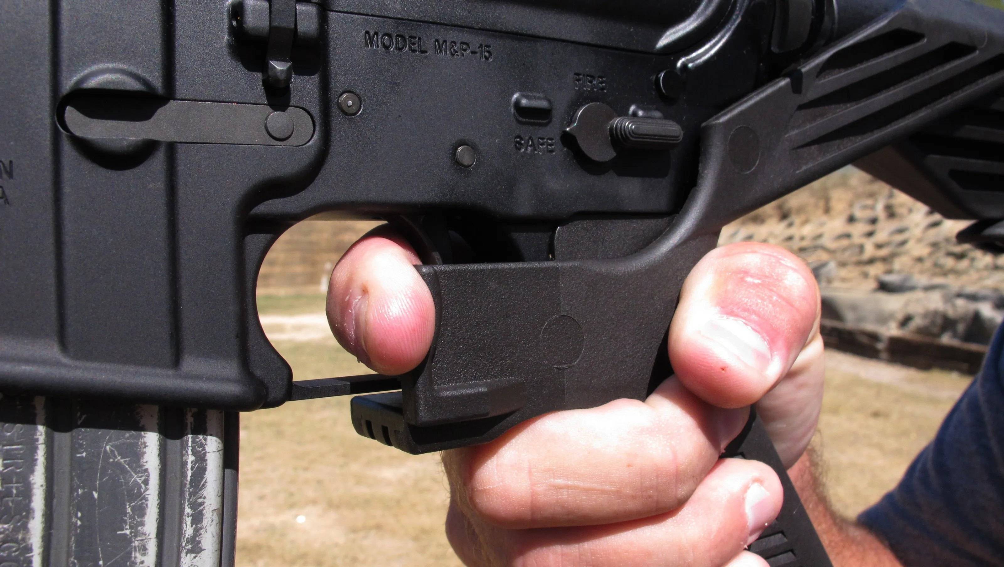 拉斯维加斯枪击案的速射神器:将半自动步枪改成全自动的撞火枪托