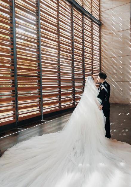 说唱歌手王以太官宣结婚,婚纱照曝光妻子颜值不输女明星_事业_女友