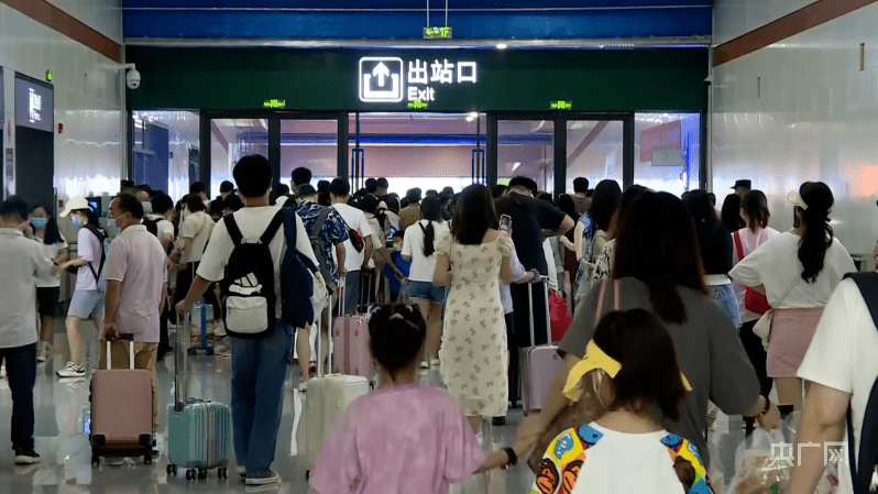 湖南凤凰：旅游市场复苏强劲 6月至8月接待游客突破700万人次