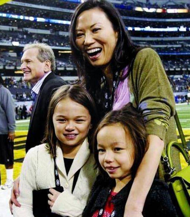 邓文迪母女没有得到的千亿资产,都归默多克大儿子了?