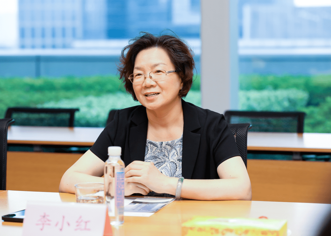 李小红致辞冯正功倡导校企联合培养人才,以促进行业人才全面发展.