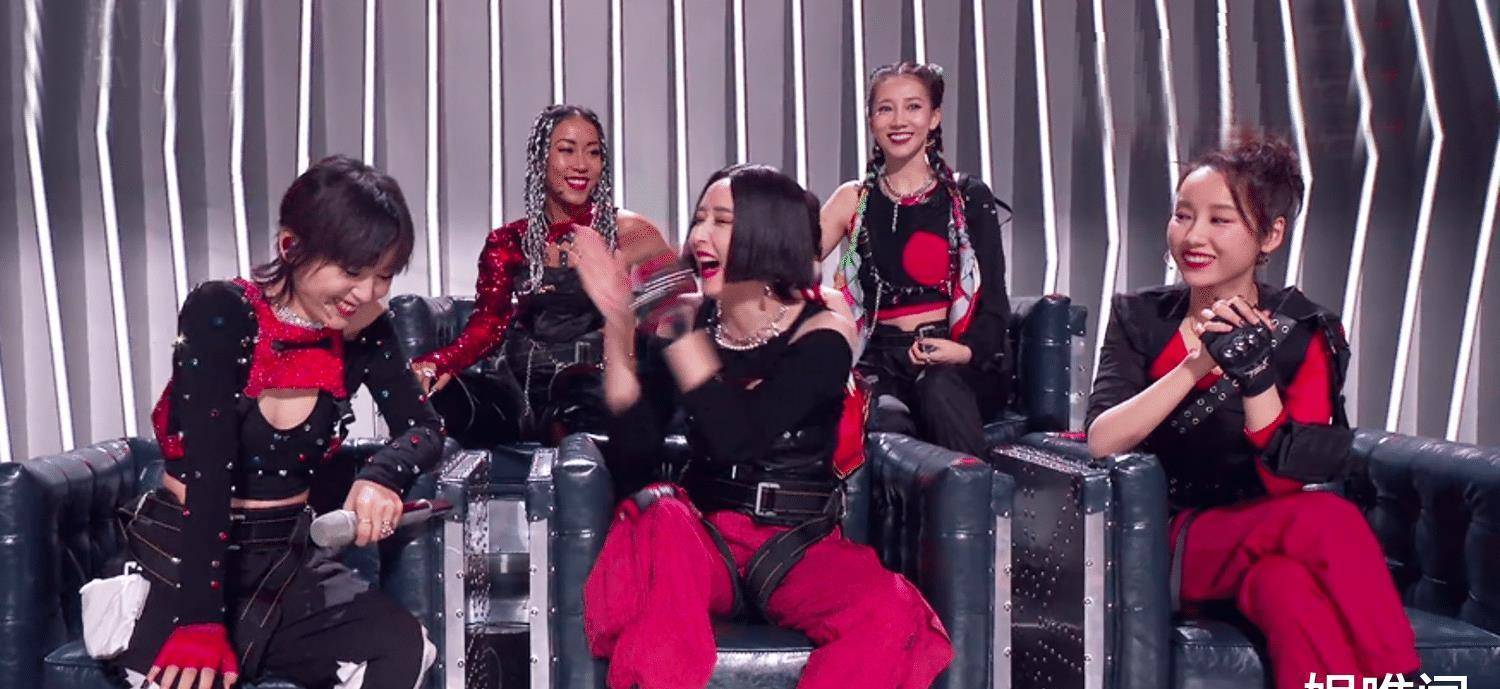 《浪姐2》两轮公演,小林青霞四位队友出局,那英不选她是有道理的_姐姐