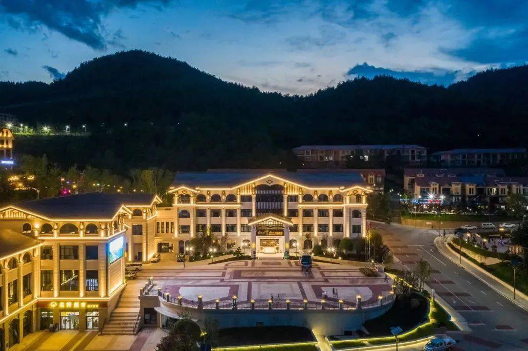 回忆永远02给家人一次享乐假期精选巫山云雨艺术度假酒店住在这里,枕