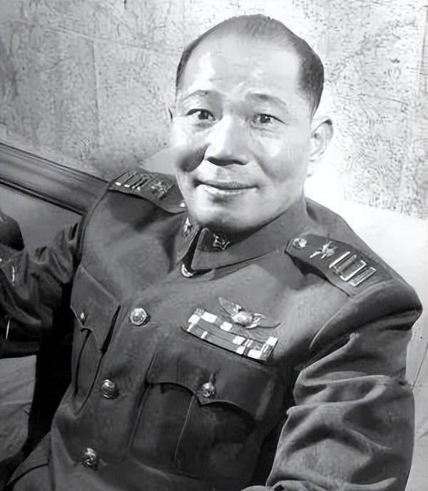 孔令伟晚年住院,规定电梯1次只能载1人,自己的肺癌只准治疗1半_宋美龄