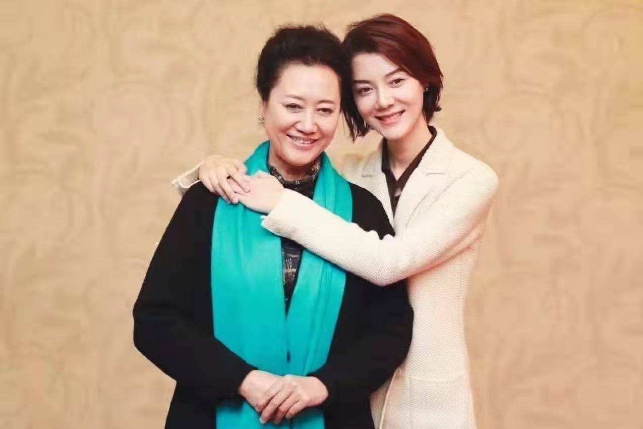 车晓:曾闪婚百亿富豪,离婚后口碑崩塌,现今靠直播带货混日子_王丽云