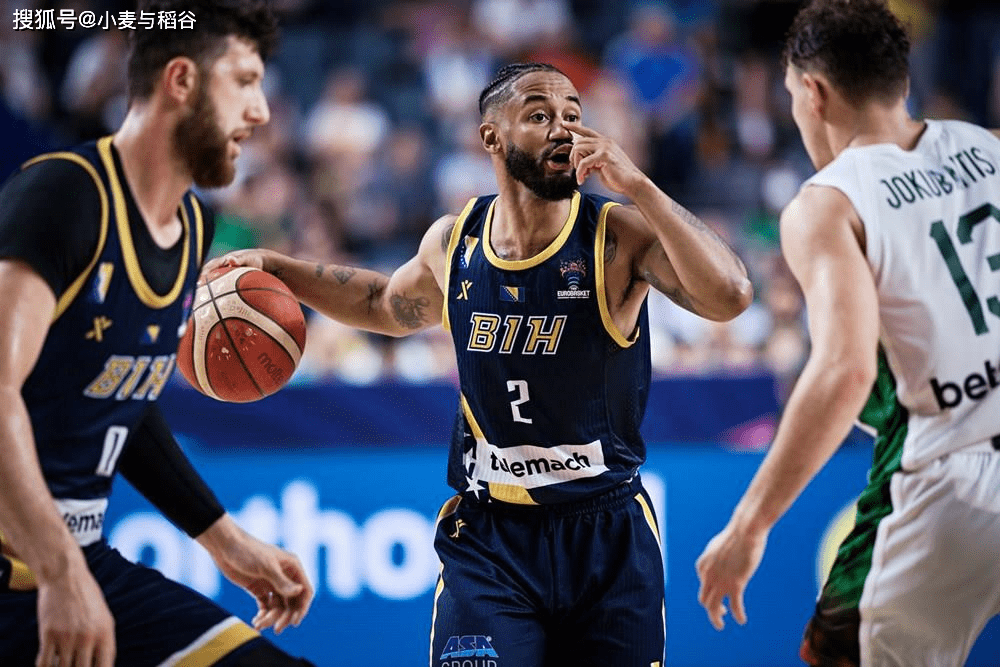 侧翼明星扎南-穆萨(dzanan musa)以及美国归化后卫约翰-罗伯森(john