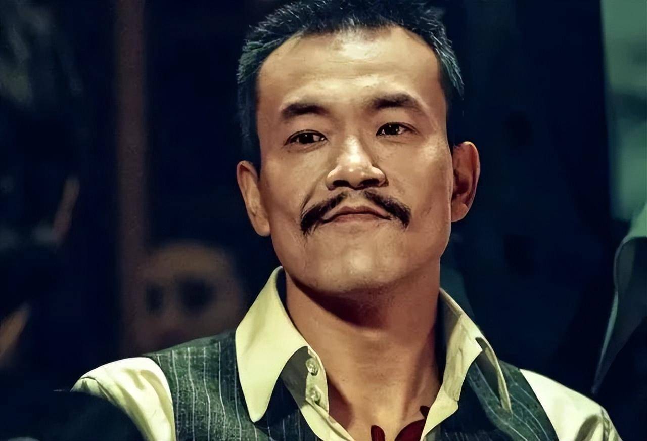 到《让子弹飞》里钢铁直男的老三,各类反差极大的角色廖凡都能有精彩