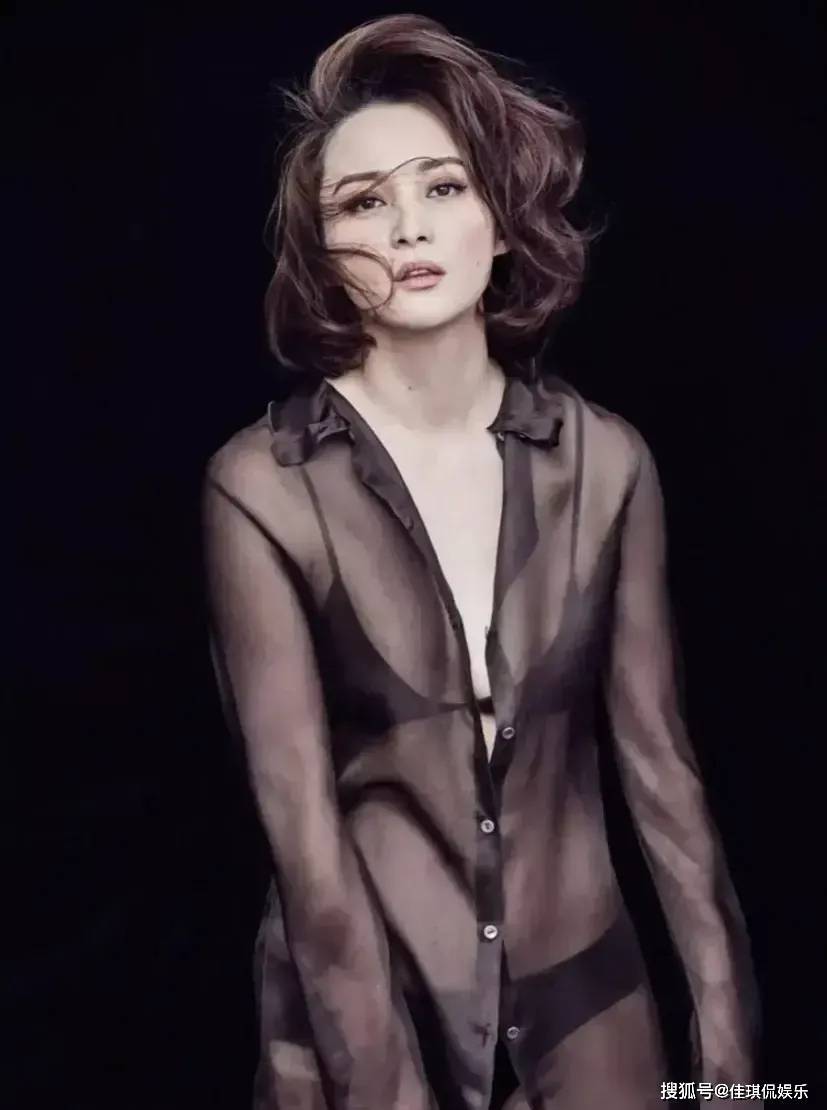 46岁蒋勤勤太大胆!