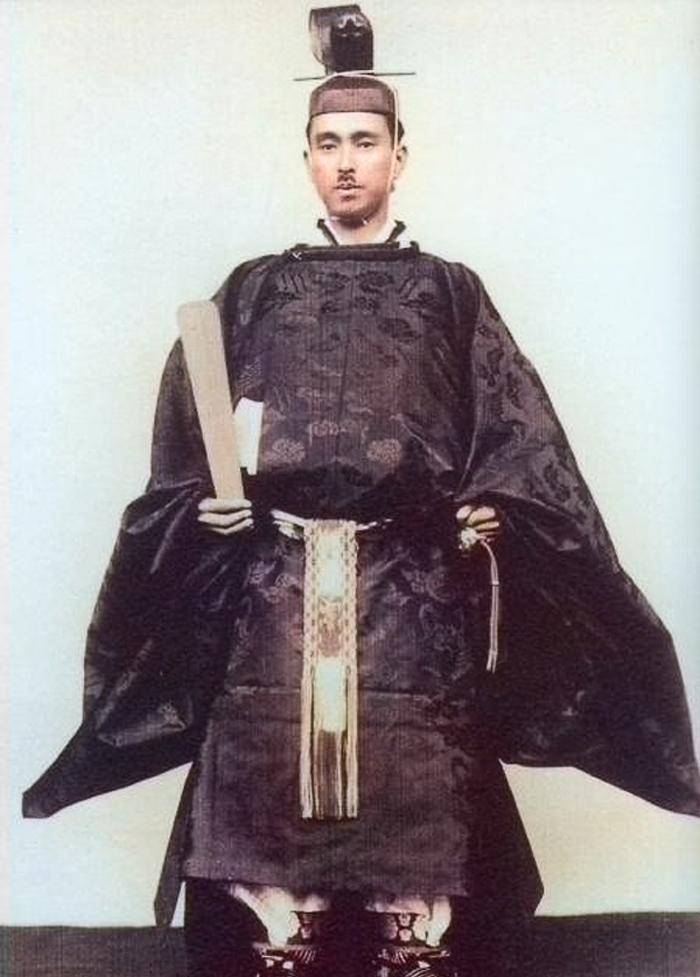 朝香宫鸠彦王12月1日,陆军参谋本部批准攻取南京,考虑到军队在上海