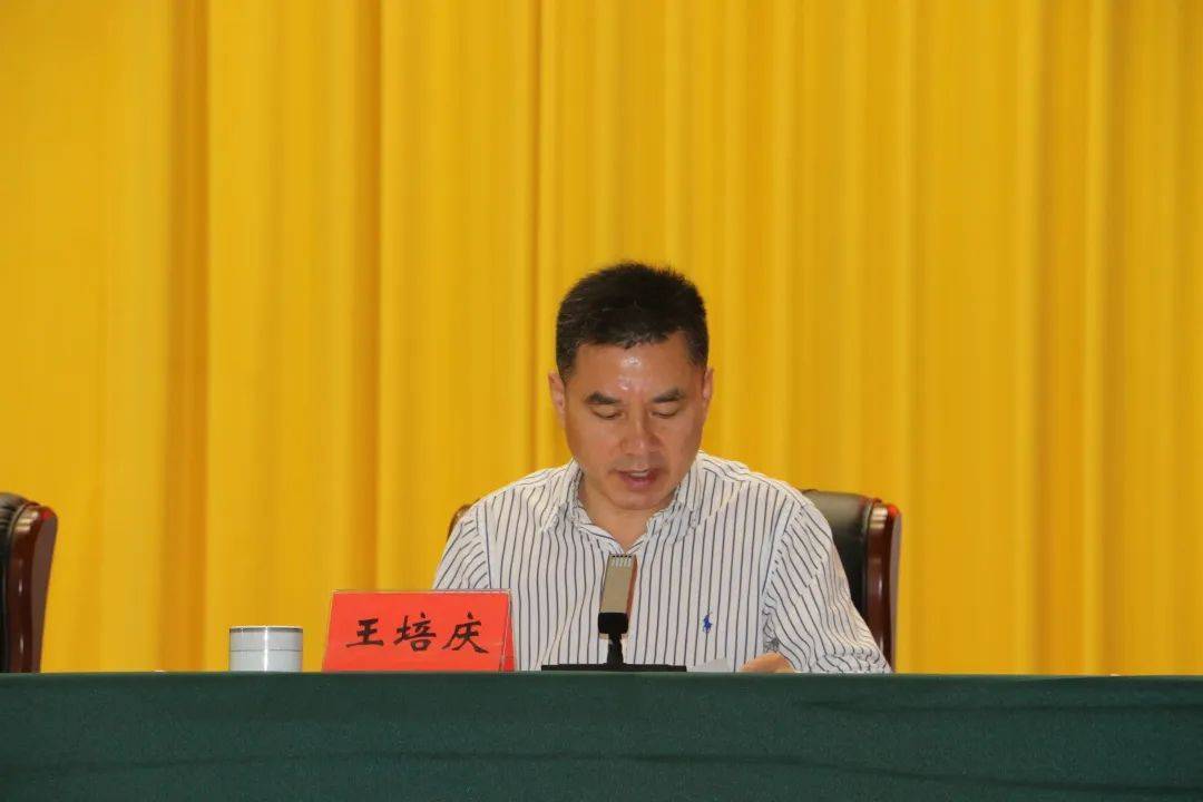 县委书记艾进德出席会议并作重要讲话9月7日,镇平县召开2022年教师节