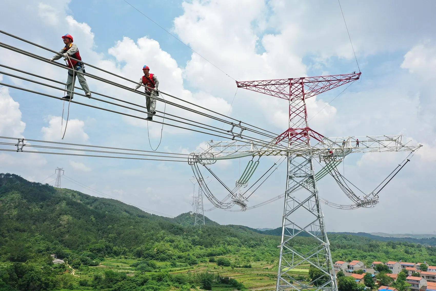 此外還有建設在自然水體附近的水電站等,這些新能源發電方式也會補充