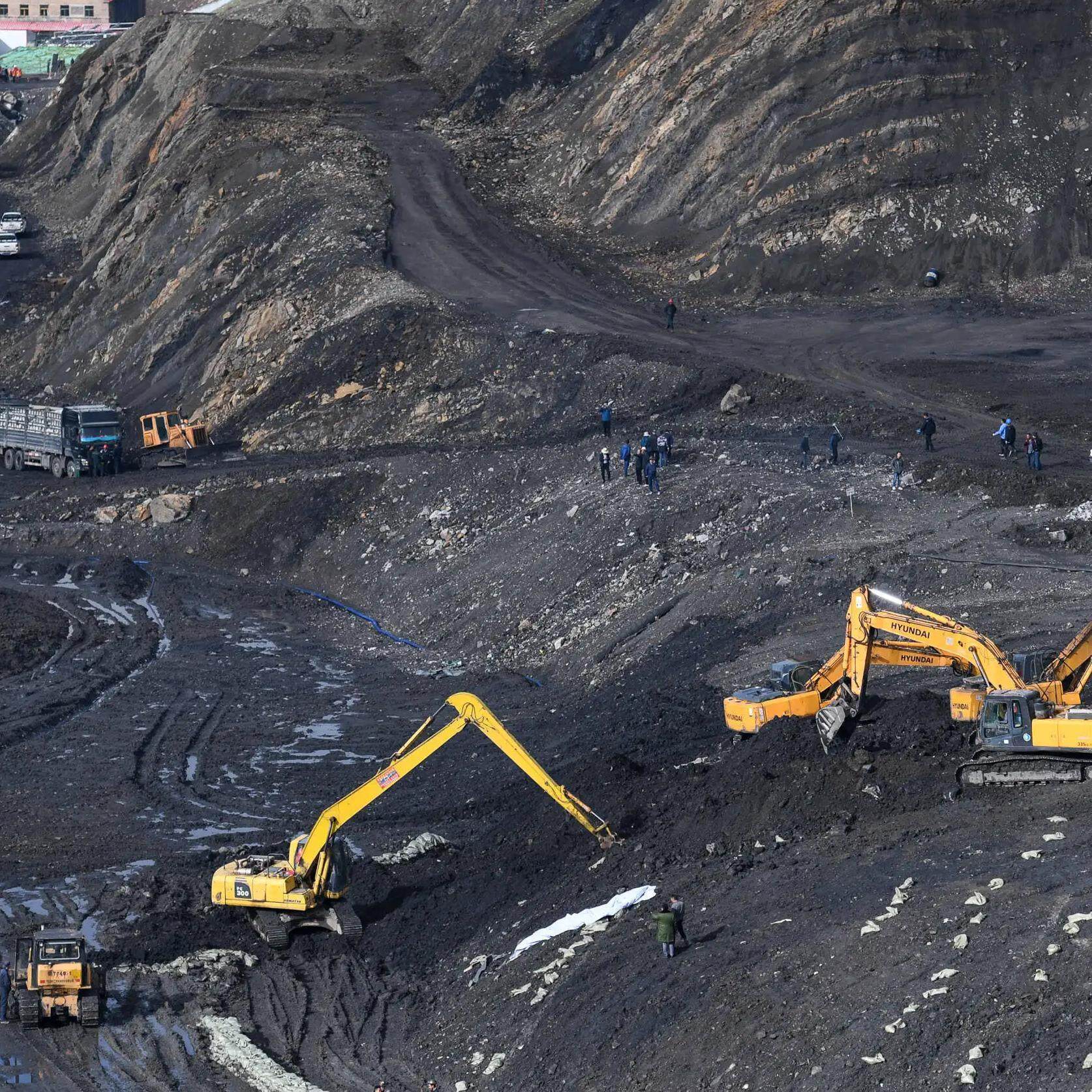 新疆哈密淖毛湖煤矿图片