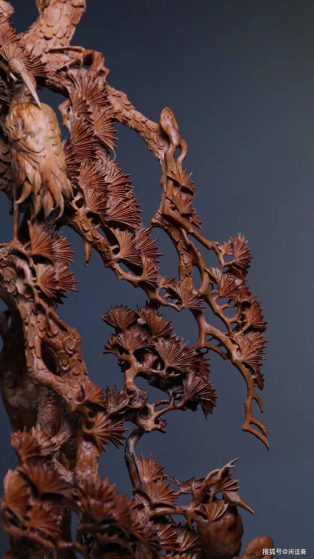 富贵长寿,松鹤延年,老山檀香木雕工艺珍赏_松树_紫檀_小叶