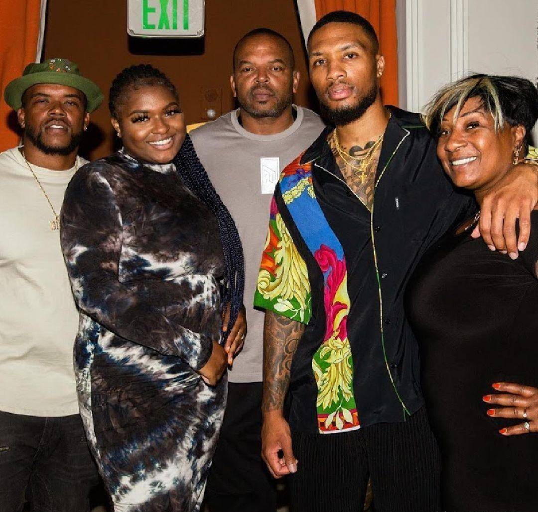 利拉德31岁生日大摆筵席庆祝!