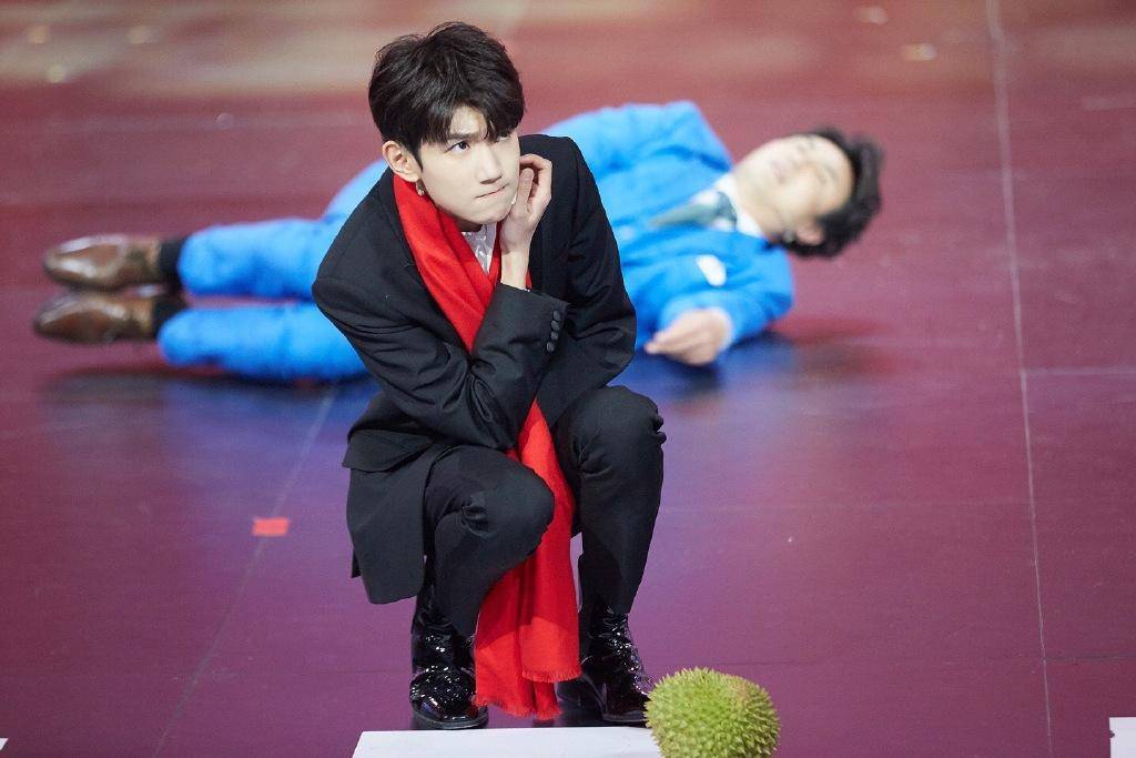 同队易烊千玺已成"百亿票房先生"_霍尊_任敏_作品