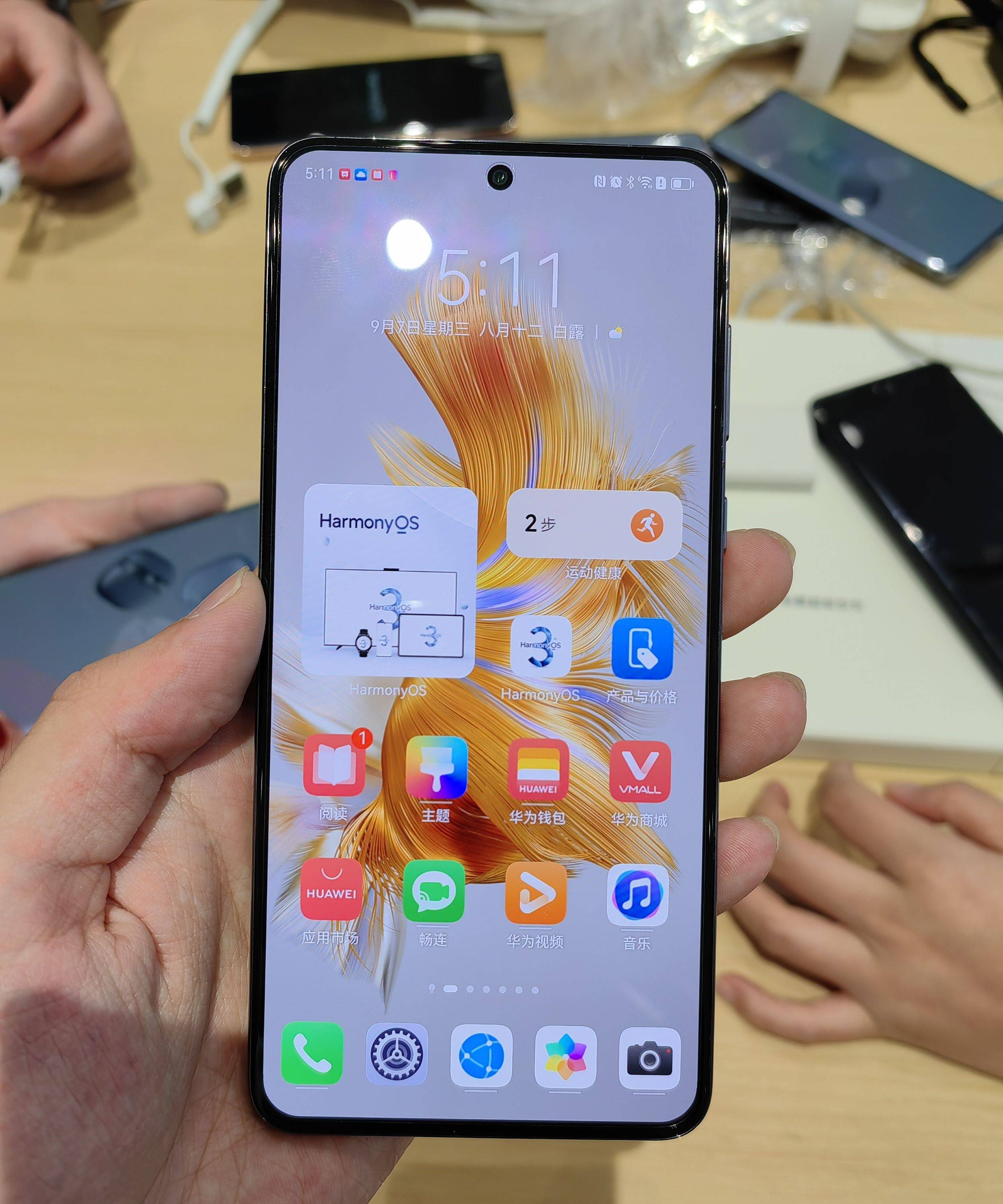 华为mate 50真机上手,自研技术越来越多,比苹果14更香!