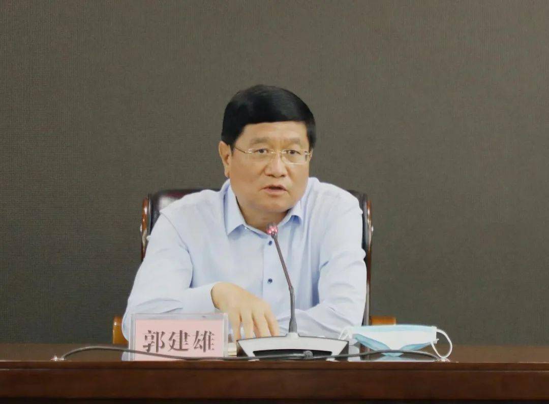 9月7日,县委书记郭建雄主持召开全县疫情防控专题会议,迅速贯彻落实