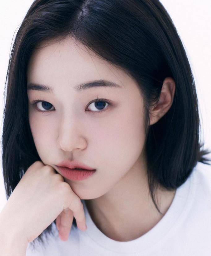 今年的模特"陆云舒"成为韩国整形医院最受欢迎的整形模板_双眼皮_自然