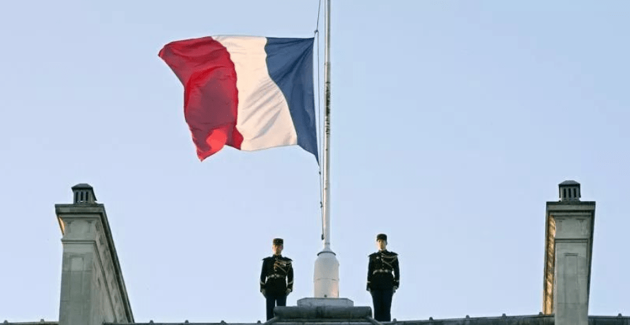 马克龙悼念英国女王,法国总统府降半旗_伊丽莎白_哀悼_博纳