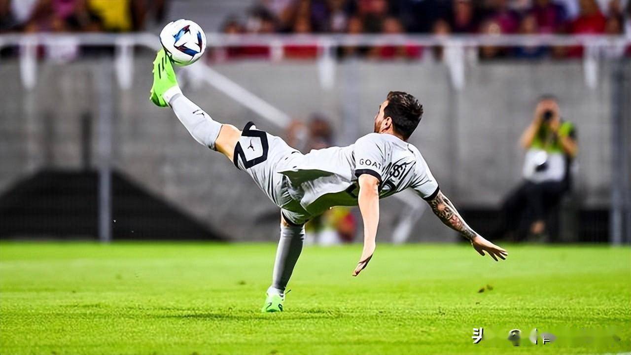 没有任何悬念,梅西的倒挂金钩以绝对的优势获奖!