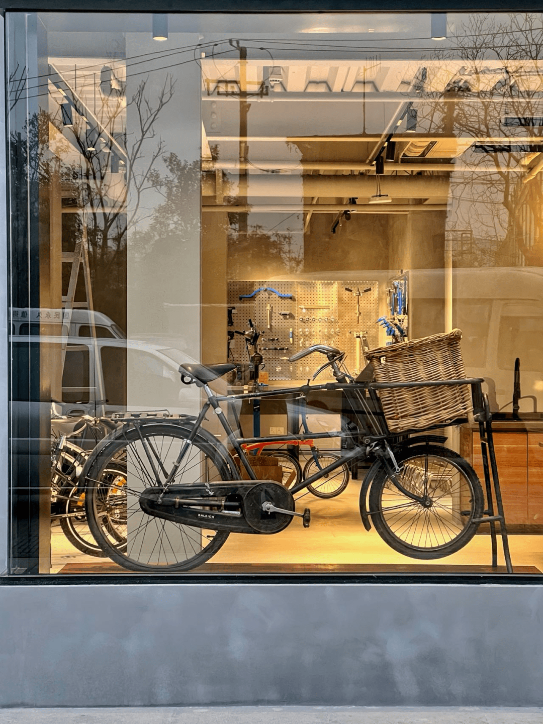 永久「1940」品牌介绍1940 年,中国第一家自行车厂在上海建成.