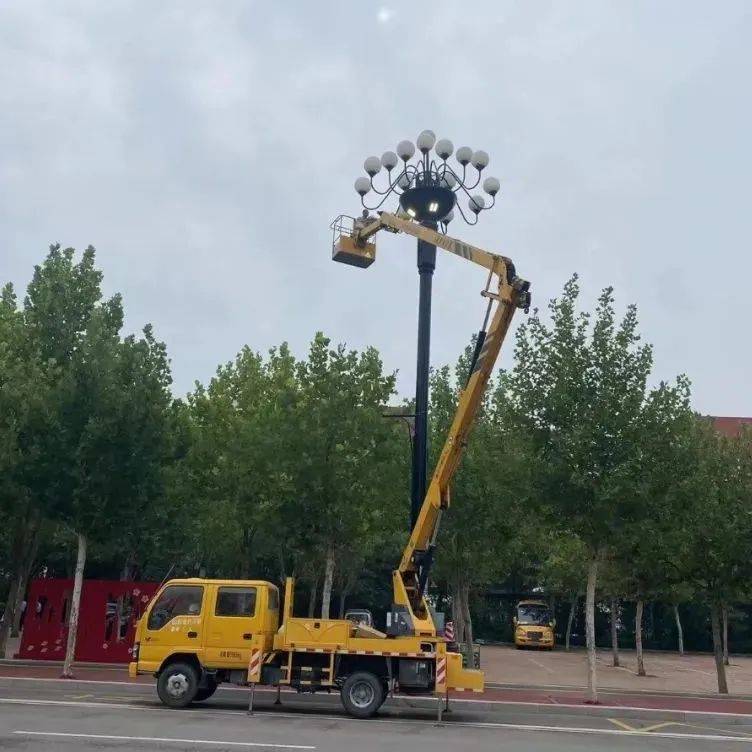 【一线动态】加强亮化设施维护管理 营造安全喜庆“双节”氛围_进行_电缆_巡查