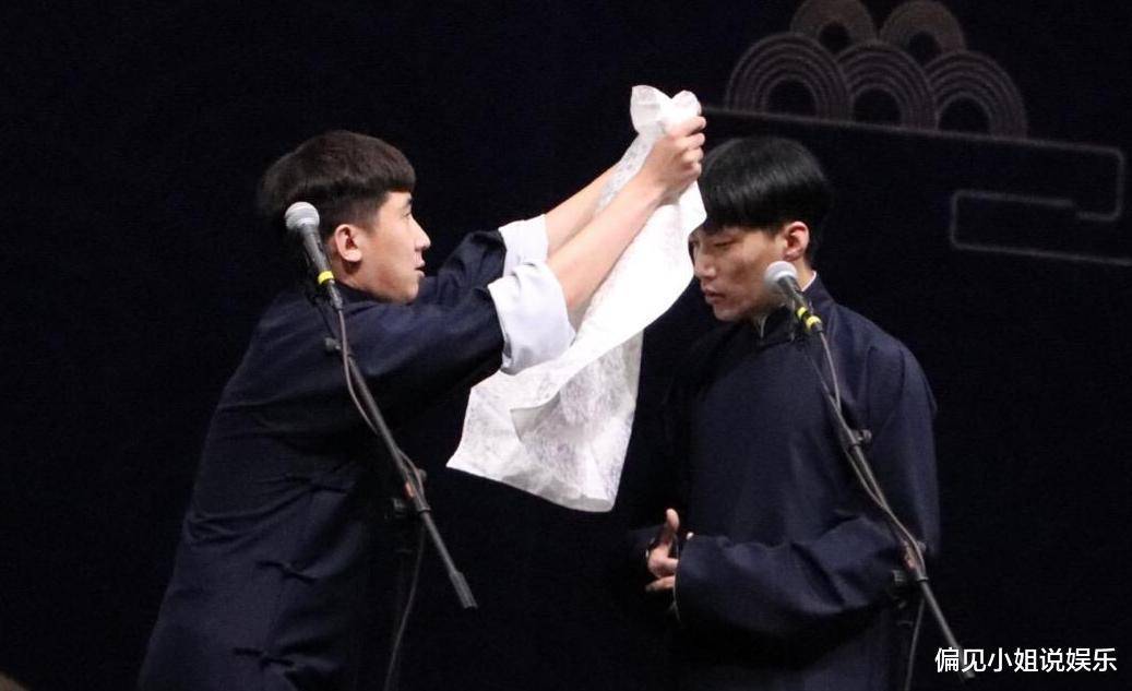 德云社同门出镜揭露,何九华至今还用熙华杯子喝水_尚九熙_搭档_靳鹤岚