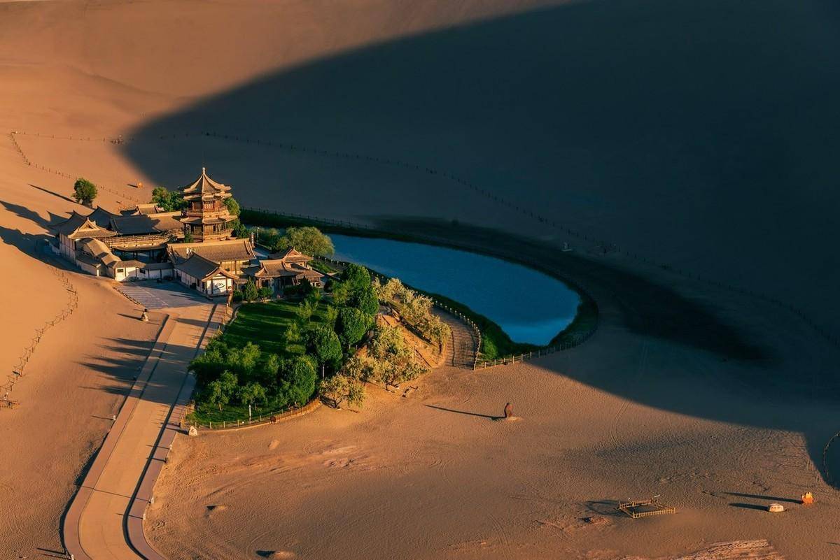 中国沙漠第一泉，古时鱼翔浅底水草丰茂，现在全靠斥巨资人工续命