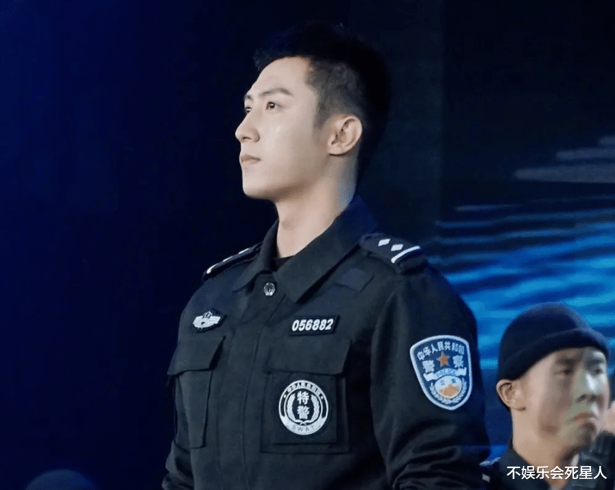 王一博最新路透来了,镜头下的他帅气十足,看这新电影要火_维和_防暴队