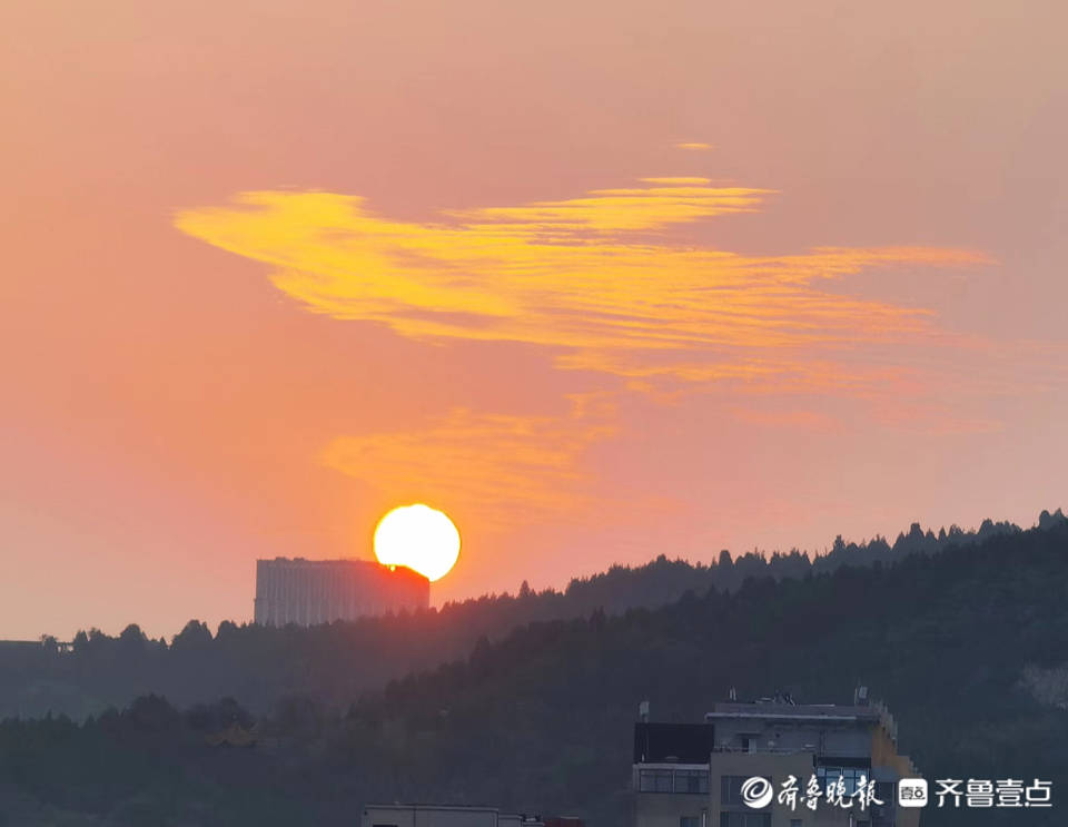 中秋节的日出霞光_李春英_霞光