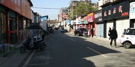 安徽淮南，三十年前繁华的街道，如今门庭冷落略感凄凉