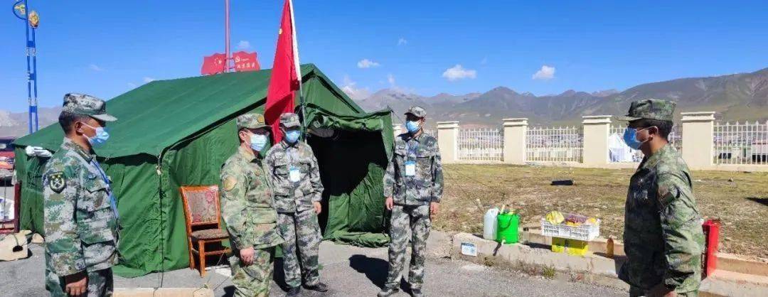 9月10日,縣委常委,縣人民武裝部政委馬維軍一行慰問疫情防控執勤關卡