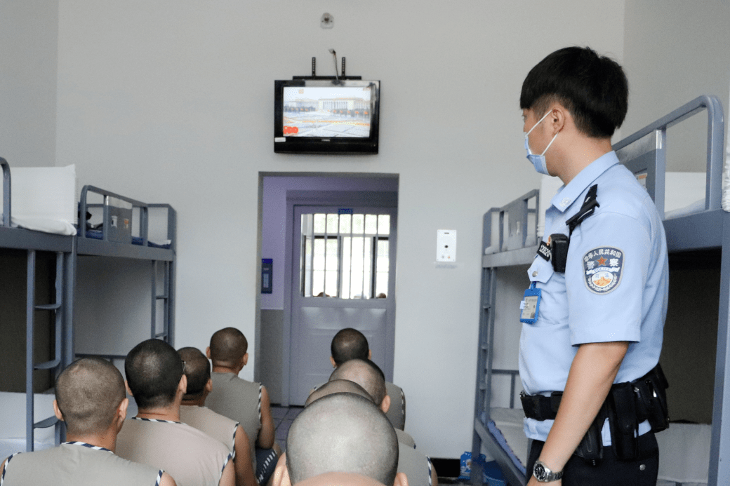 精诚所致,可化顽石,雕朽木梨园监狱四监区民警李博文他深知教育质量