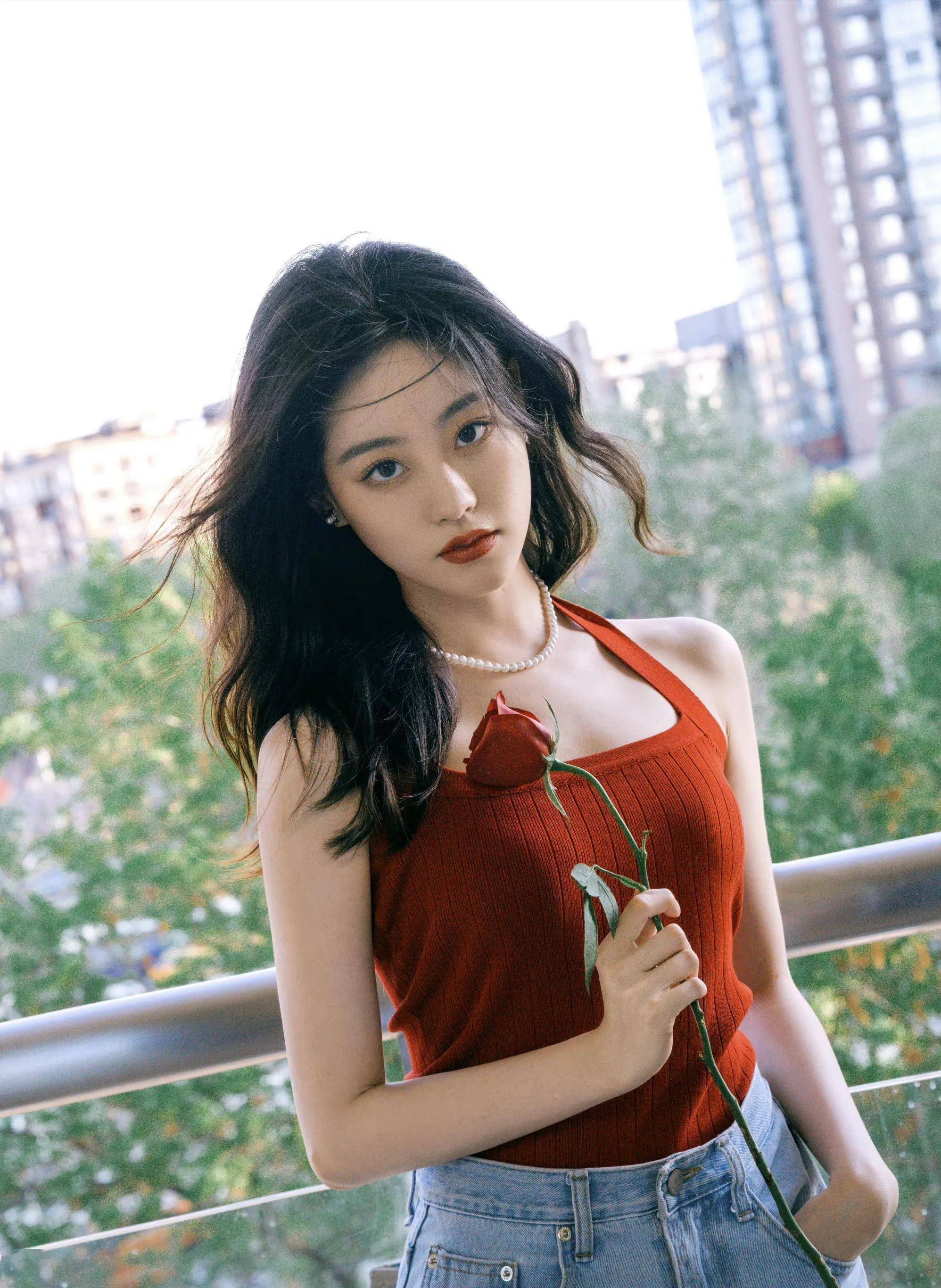 女明星祝绪丹时尚写真:天生丽质,艳若桃李_写真_天生丽质_时尚