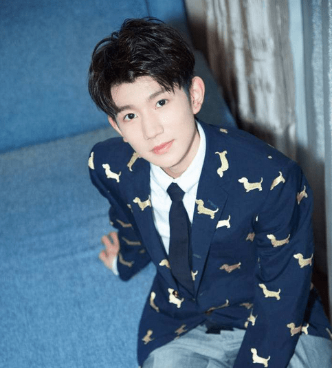 饭跟踪蹲守,对方假扮保洁混入酒店,被抓后拒不承认_偶像_宋亚轩_社交