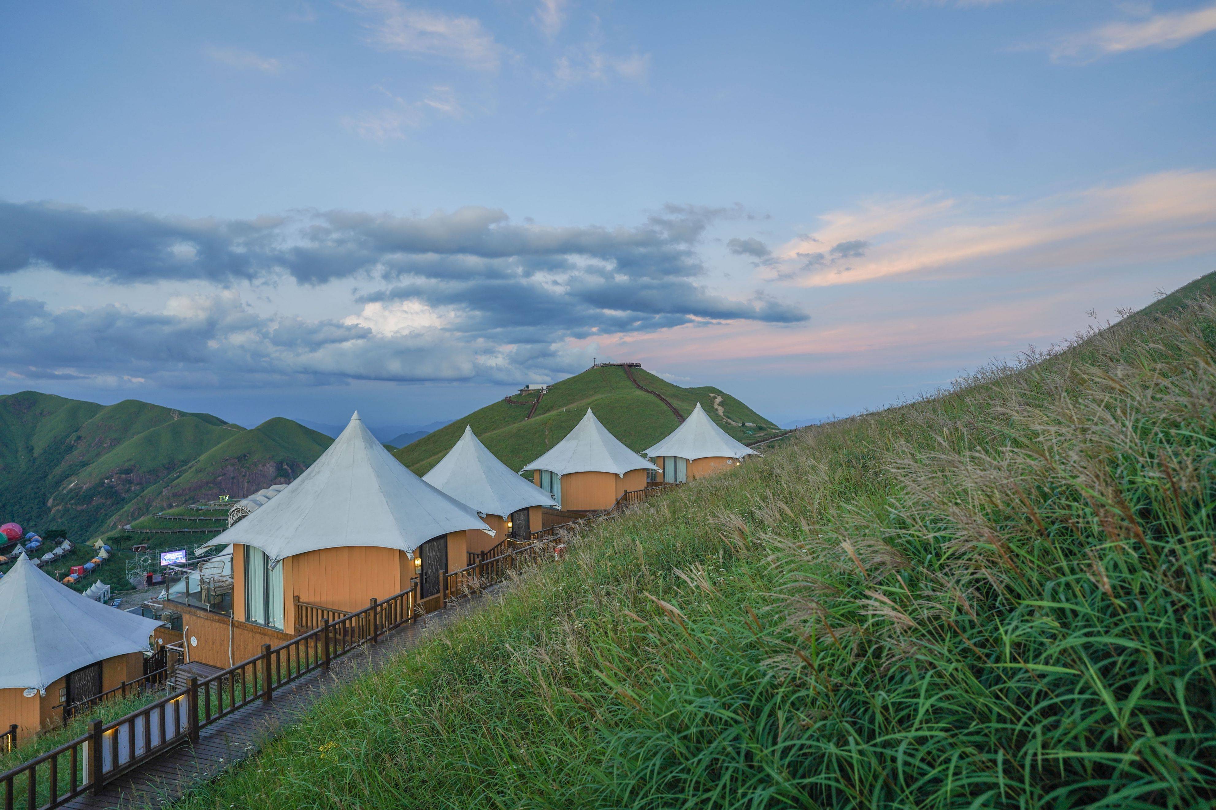 武功山露营条件如何在,真的"风餐露宿"吗?其实不然_金顶_帐篷_观音