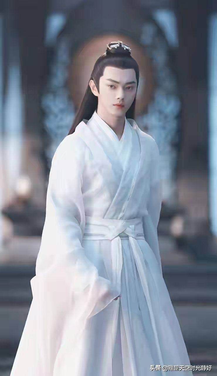 中的zgdx队长,高冷电竞男神陆思诚;他是电影《1921》中的沈雁冰(茅盾)