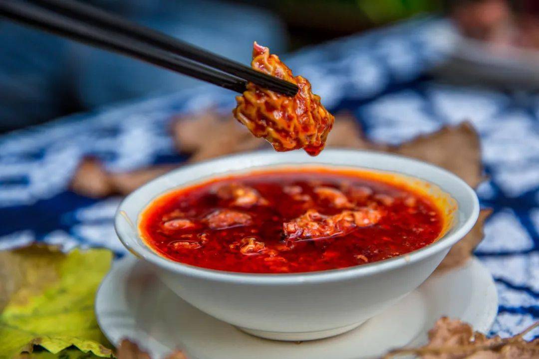 鹤庆的美味很多,酸甜苦辣相互交织着,勾勒成一幅值得慢慢探索的美食