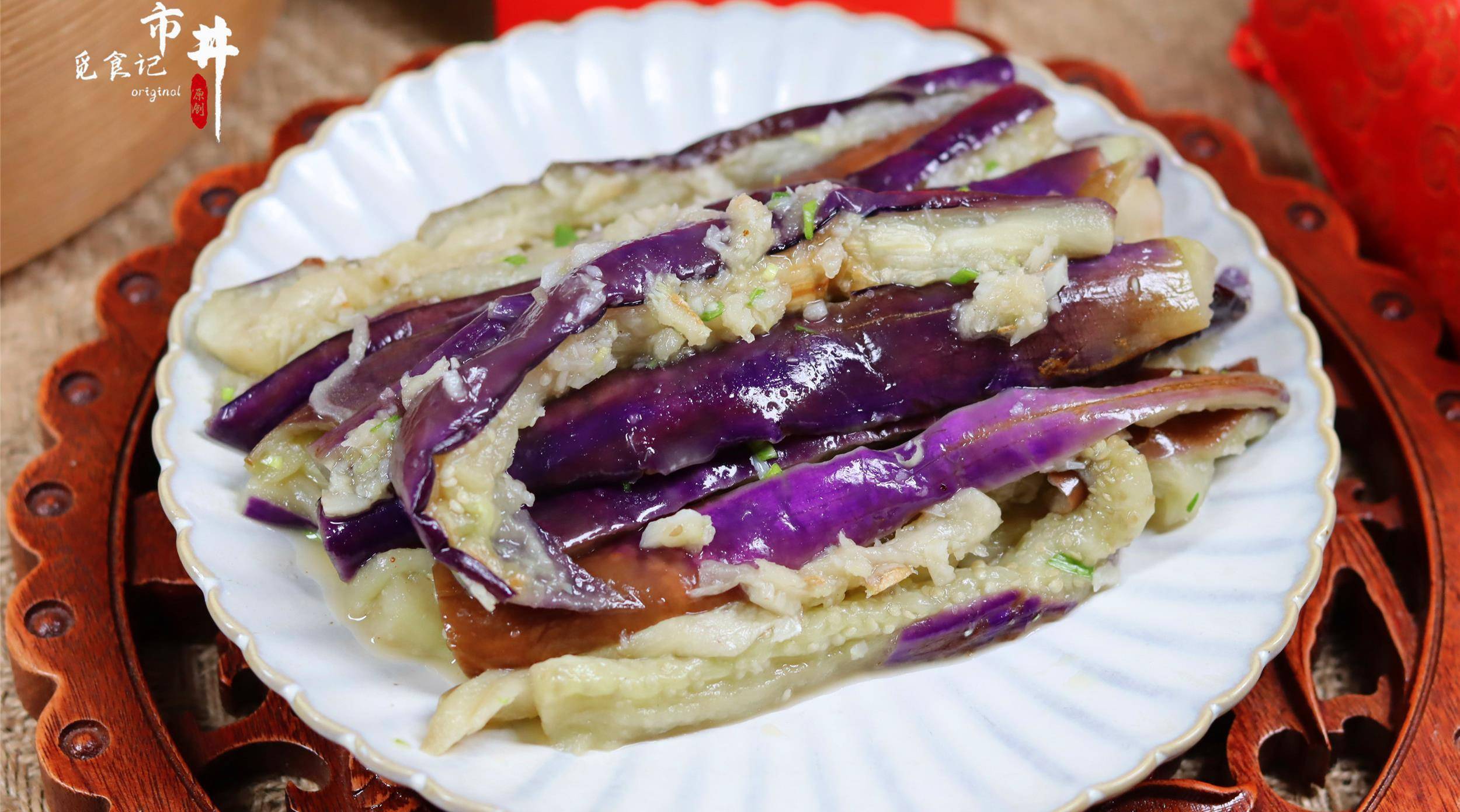 我家做凉拌茄子,从来不上锅蒸,茄子不变色,没"水汽"入味好吃_大蒜