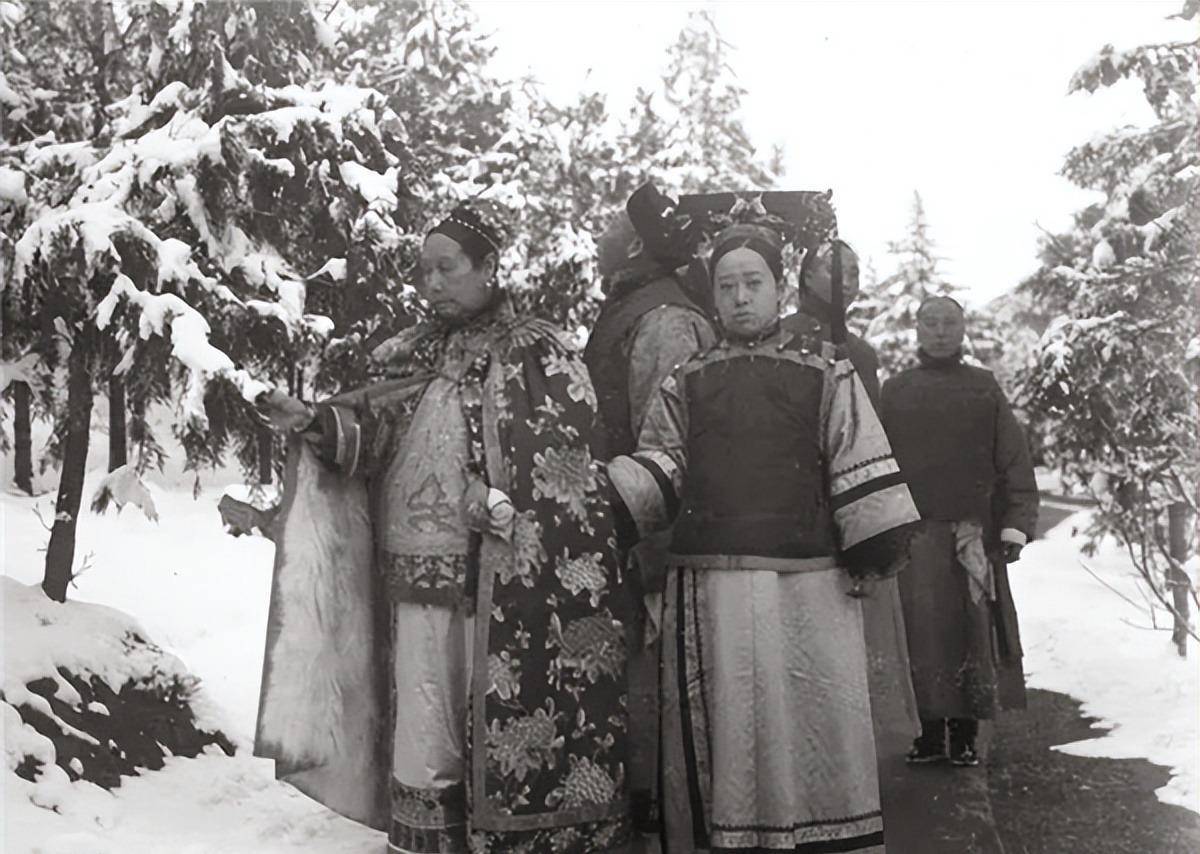 有了慈禧的要求,四格格就成了一个常常出入宫廷的常客,后来更是被要求