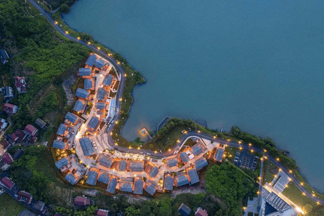 杭州新晋亲子乐园酒店,江景房避世度假,家门口一站式玩乐~_富春江
