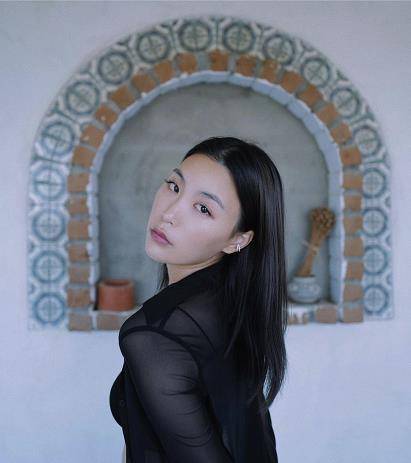 高以翔37岁冥寿将至,女友bella返台为其庆生,故地重游以表哀思_质疑